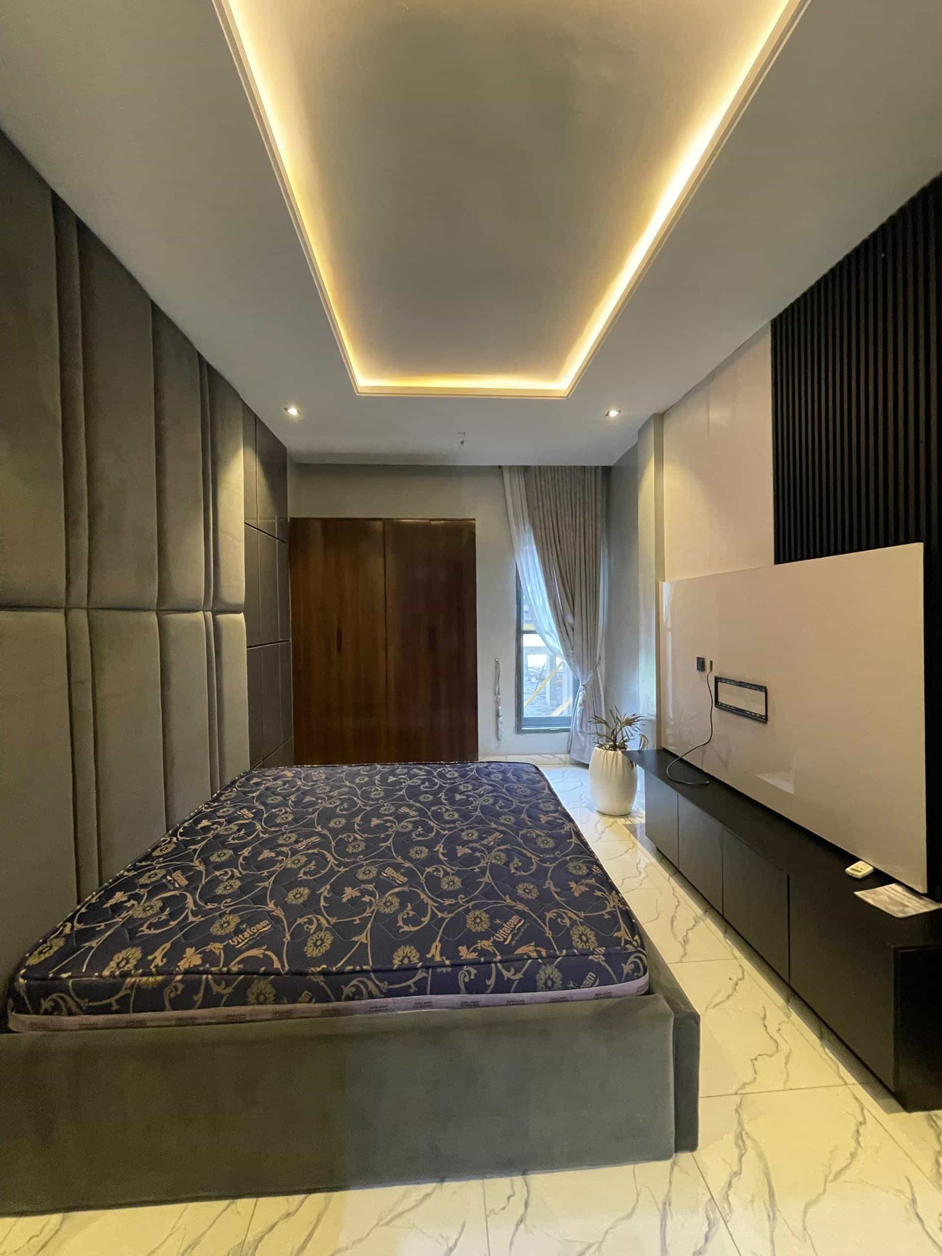 Stylish 2 bedroom apartment on pent floor (Lekki2bd200)