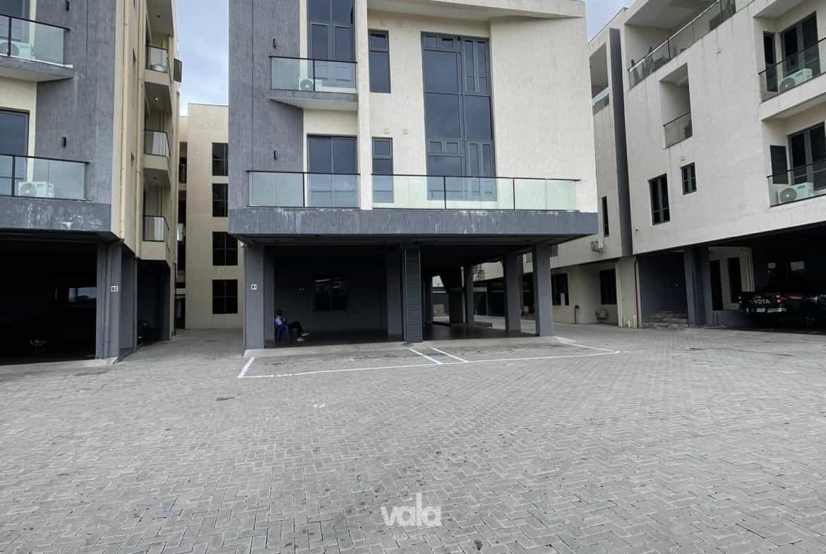 Stylish 2 bedroom apartment on pent floor (Lekki2bd200)
