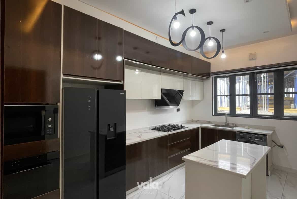 Stylish 2 bedroom apartment on pent floor (Lekki2bd200)