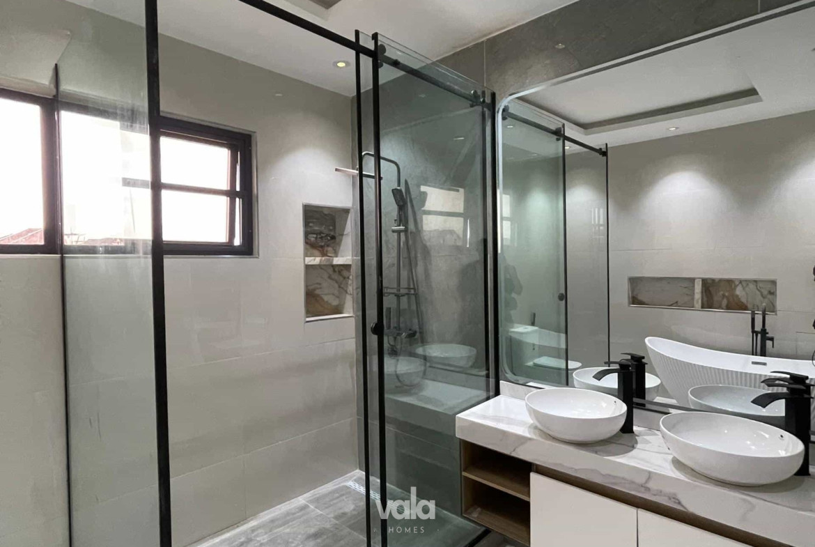 Exquisite five bedroom detached duplex in an excellent location (226Ajah5bdd)
