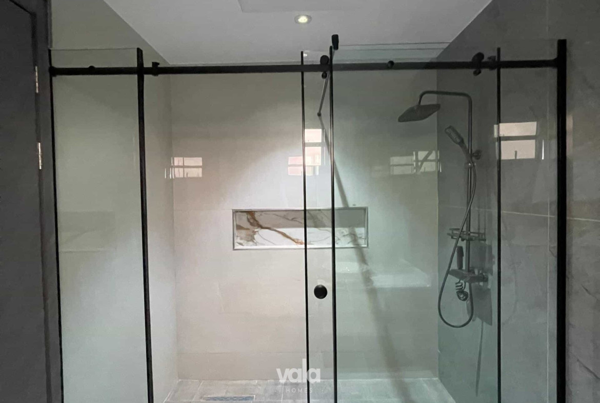 Exquisite five bedroom detached duplex in an excellent location (226Ajah5bdd)