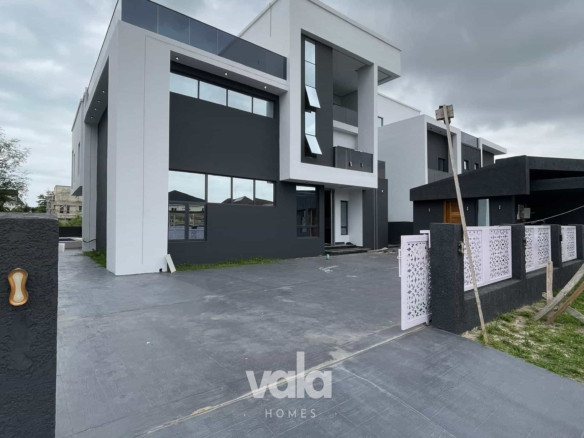 Exquisite five bedroom detached duplex in an excellent location (226ajah5bdd)