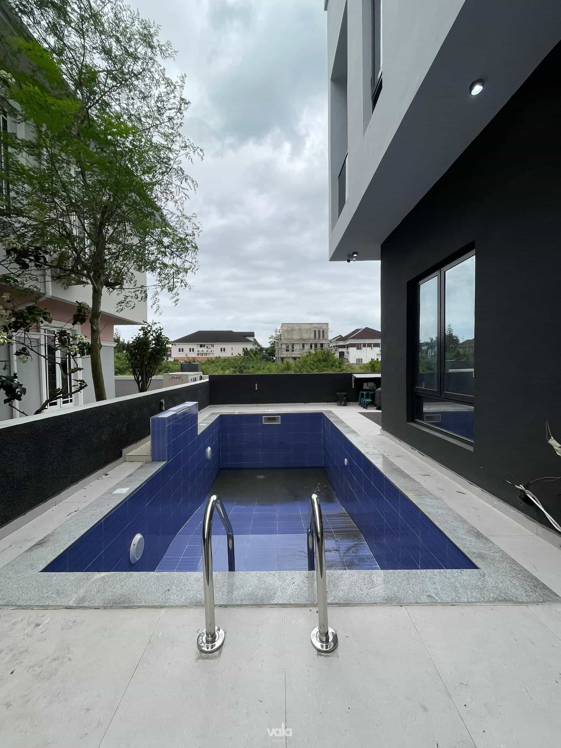 Exquisite five bedroom detached duplex in an excellent location (226Ajah5bdd)