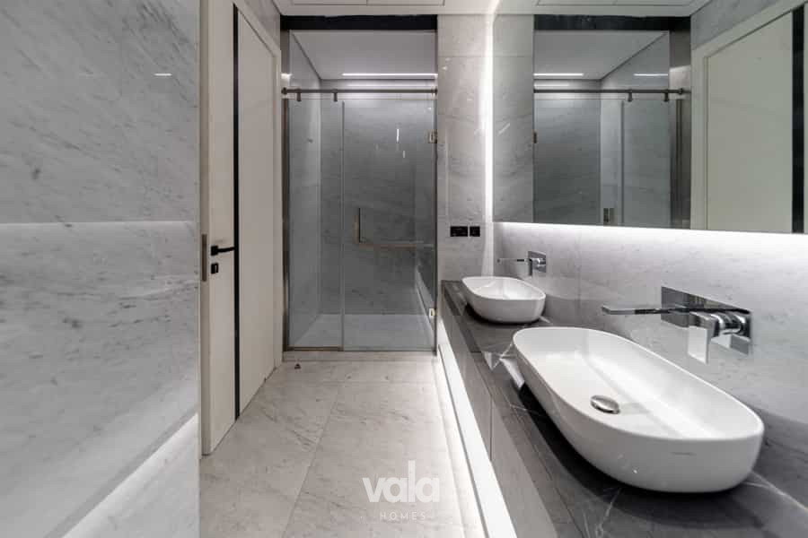 Luxury waterfront five bedroom maisonette Luxury waterfront five bedroom maisonette